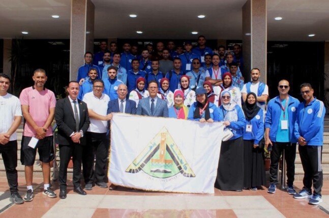 رئيس جامعة بنها يلتقي وفد الجامعة المشارك في أسبوع شباب الجامعات بالمنيا