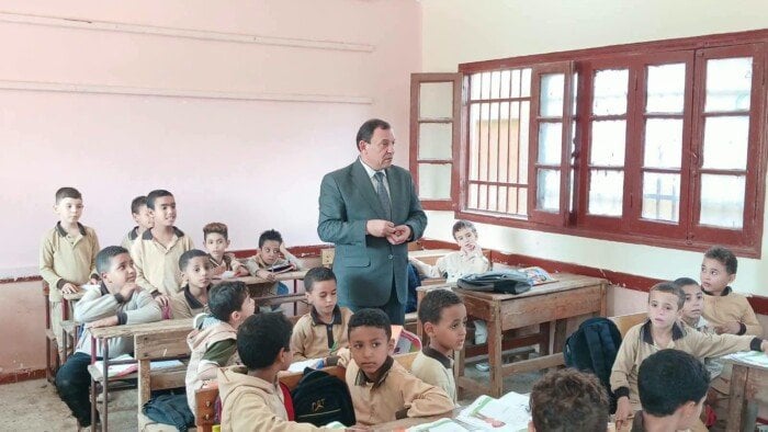 مدير تعليم بني سويف يتفقد عدداً من المدارس لمتابعة انتظام الدراسة والانضباط
