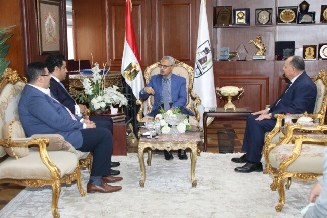 محافظ بني سويف يبحث مع النواب مشروعات المياه والصرف.. 17 كيلومترًا من الشبكات جاهزة للتشغيل