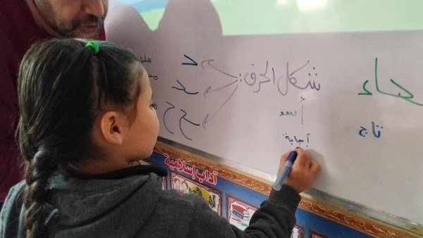 من 199 ألفًا إلى 53.8 ألف تلميذ.. نجاح البرنامج القومي لتنمية مهارات القراءة والكتابة