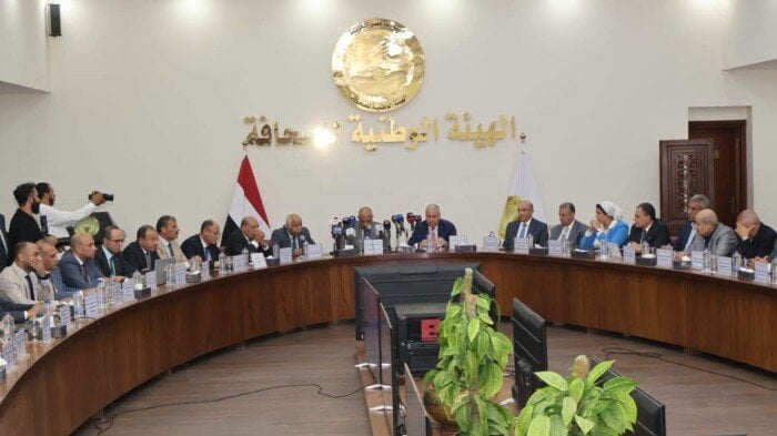 محمود عصمت: 5 تريليونات جنيه استثمارات لتطوير منظومة الكهرباء في مصر