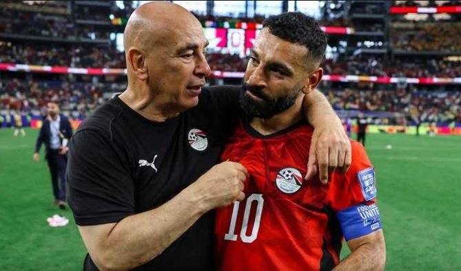 بعد واقعة «أنجولا».. هل انتهت قصة «شهر العسل» بين محمد صلاح وحسام حسن؟