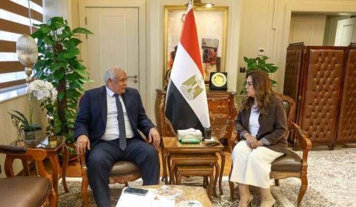 وزيرة التنمية المحلية تتابع مع محافظ مطروح مشروعات الخطة الاستثمارية ومنظومة النظافة