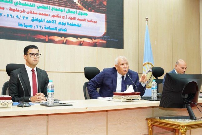 محافظ مطروح يوجه بحزمة إجراءات في التعليم والصحة والطرق والزراعة استعدادًا لموسم الشتاء