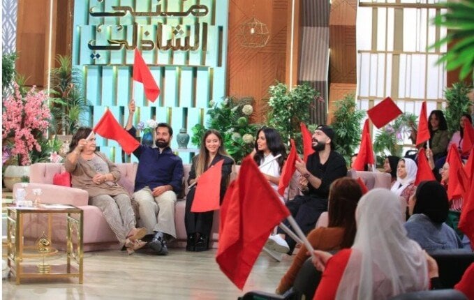 أبطال فيلم «ريد فلاج» في ضيافة مع الإعلامية منى الشاذلي