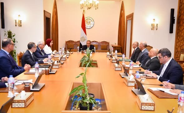 وزير الخارجية يبحث تعزيز جهود تطهير العلمين من الألغام ومخلفات الحروب