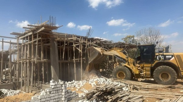 وزيرة الإسكان توجه بإزالة مخالفات بناء بمدينة القاهرة الجديدة والساحل الشمالي الغربي