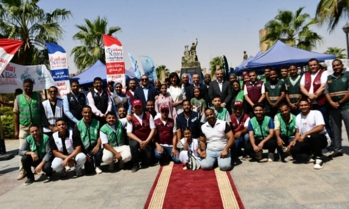 محافظ أسوان والسفيرة نبيلة مكرم يتفقدان مساعدات التحالف الوطني ضمن مبادرة «أيد واحدة»