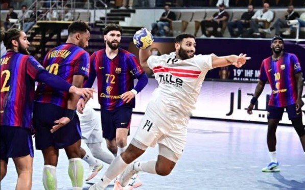برشلونة يُسقط الزمالك ويمنحه الهزيمة الأولى في بطولة العالم للأندية لكرة اليد 39-29