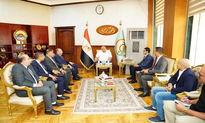 محافظ مطروح يبحث مع رئيس «مودرن جاس» الإسراع في توصيل الغاز الطبيعي بمرسى مطروح والحمام