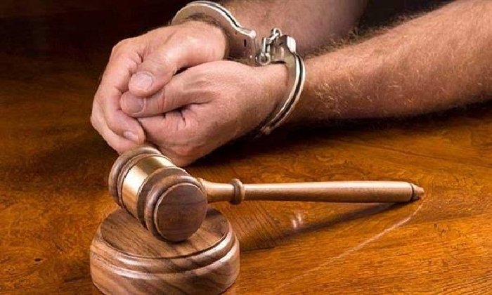 السجن عامين للمتهمين بسرقة مبلغ مالي من محل في السلام