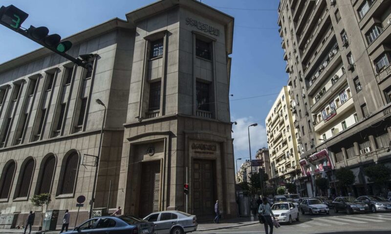 تثبيت أم تعديل؟.. سيناريوهات أسعار الفائدة في اجتماع «المركزي» غدا