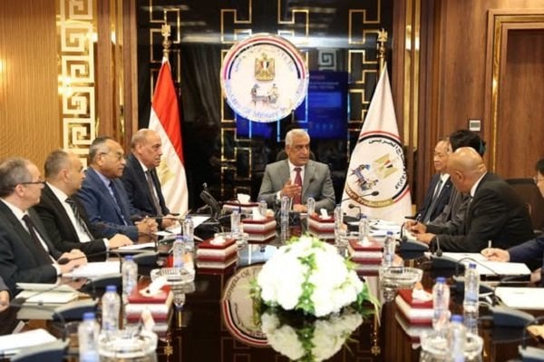 وزير الإنتاج الحربي يبحث مع «CEC» الصينية التعاون في مجالات الطاقة والتكنولوجيات المتقدمة