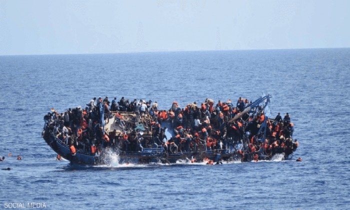 مصرع 3 أشخاص وإصابة 19 آخرين في غرق مركب قبالة سواحل الإسكندرية
