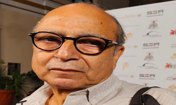 الفنان أحمد كمال: الفيلم القصير أكثر حرية.. وأطالب بجعل تراخيص التصوير في الأماكن الخارجية مجانية