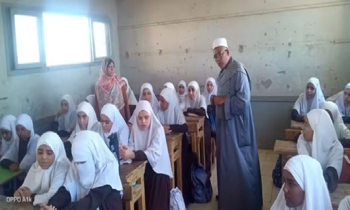 قوافل أزهرية تفاجئ معاهد قنا لضمان انتظام العملية التعليمية