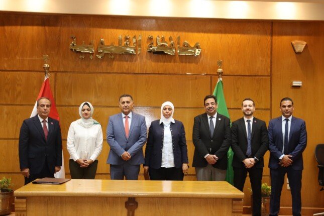 محافظ القليوبية يشهد توقيع بروتوكول للتوسع في خدمات الدفع والتحصيل الإلكتروني