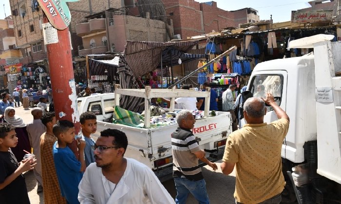 محافظ أسوان يقود حملة لرفع الإشغالات بشارع بورسعيد في كوم أمبو