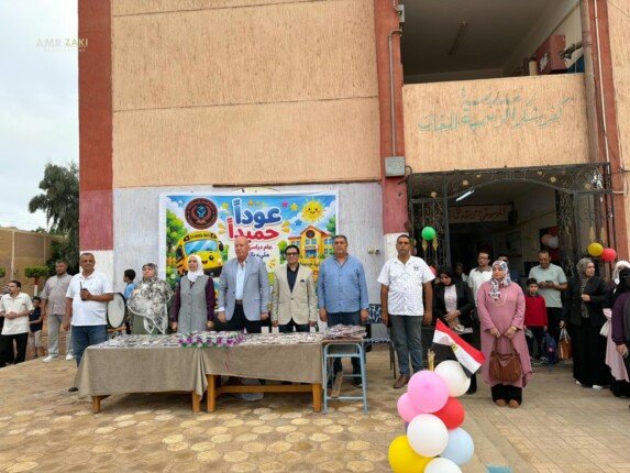 رئيس مدينة كفر شكر يتفقد المدرسة الرسمية للغات ويشارك الطلاب فرحتهم بأول أيام الدراسة