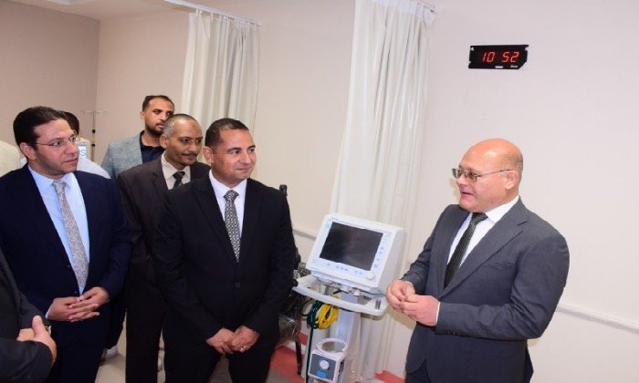 رئيس جامعة سوهاج يعلن عن تشغيل وحدة غسيل كلوي متكاملة بمستشفى شفا الأطفال