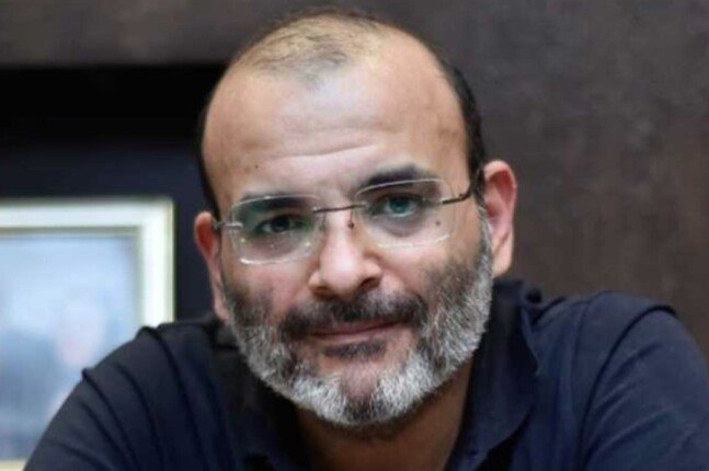 أيمن بهجت قمر يوجه رسالة لـ أشرف زكي بعد ترميم مدفن والده بمقابر المهن التمثيلية