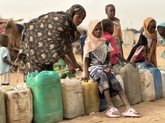 متحدث الصليب الأحمر بالسودان: النازحون يعانون ظروفا معيشية مأساوية