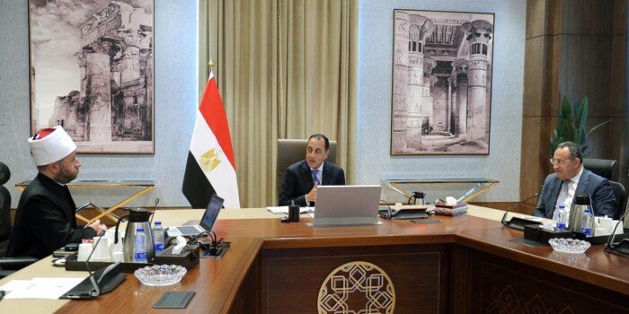 نفيذًا للتوجيهات الرئاسية.. مدبولي يبحث استعدادات مؤتمر أكتوبر لتعزيز الثقافة وتجديد الخطاب الديني