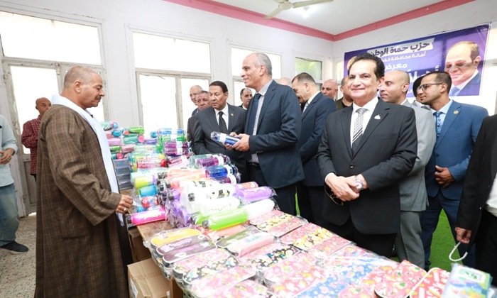 محافظ كفرالشيخ يفتتح معرض «أهلًا مدارس» بتخفيضات تصل إلى 35%