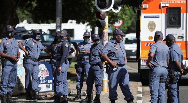 17 قتيلاً و15 مصابًا في هجوم مسلح على حانة بجنوب إفريقيا