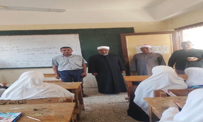 رئيس قنا الأزهرية يتفقد انتظام الدراسة بمعهدي الحميدات وجزيرة دندرة