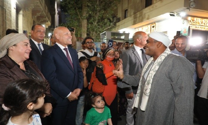 محافظ القاهرة يتفقد فعاليات «شارع الفن» ويشيد بدور أكاديمية الفنون