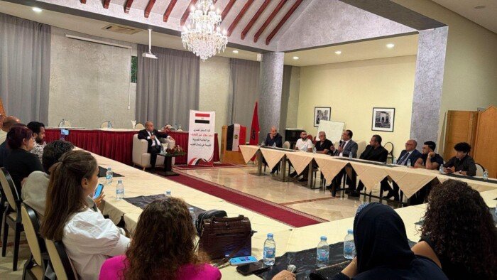 سفير مصر بالمغرب يبحث جهود تطوير وتسريع الخدمات والمعاملات القنصلية