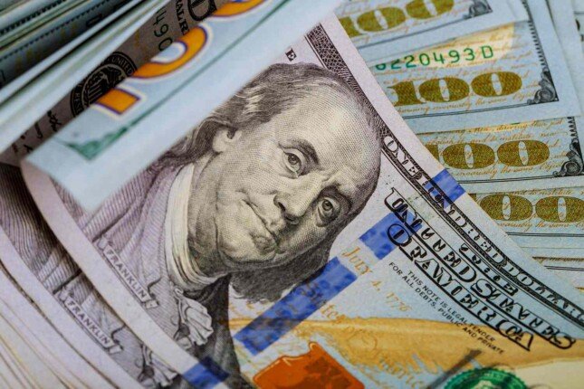 المركزي: 29.7 مليار دولار إجمالي تحويلات المصريين العاملين بالخارج خلال 7 أشهر