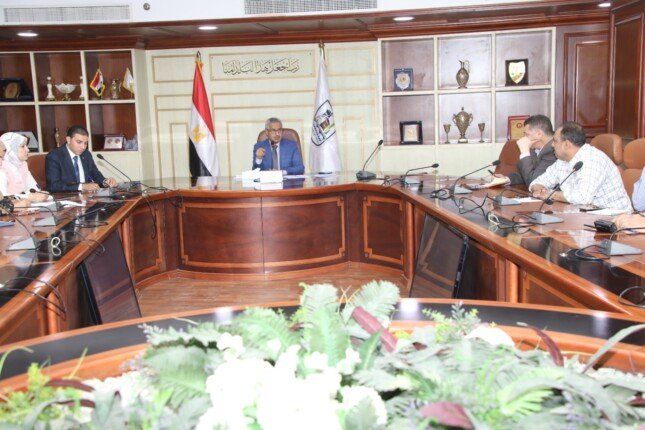 محافظ بني سويف يبحث إنشاء أسواق متخصصة ومنطقة لوجستية لتعظيم الفرص الاستثمارية