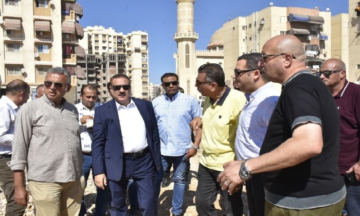 محافظ بورسعيد يتفقد تطوير المنطقة الخامسة بالمناخ ويجري جولة مفاجئة بوحدة طب الأسرة