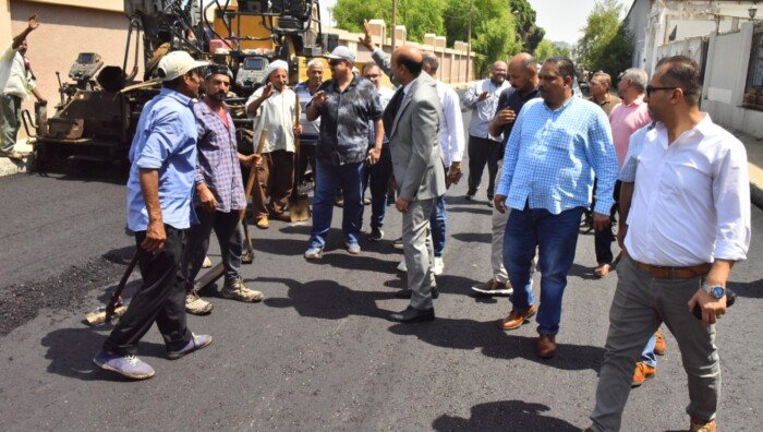 ضمن الخطة الاستثمارية.. محافظ أسيوط يتفقد أعمال رصف شارع كلية البنات بطول 700 متر