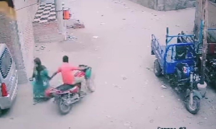 مباحث أبوحماد بالشرقية تضبط شابًا لاحق سيدة واعتدى عليها