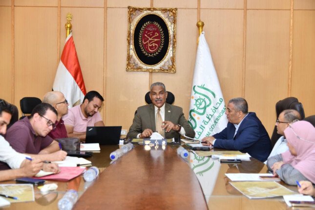سكرتير عام الفيوم يعقد اجتماعاً تنسيقياً لمراجعة أعمال تنفيذ كوبري دمو أعلى مسار القطار السريع