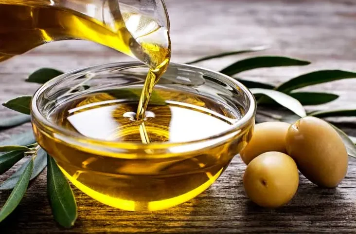 7 استخدامات لزيت الزيتون في المنزل والعناية الشخصية.. لن تتوقعها