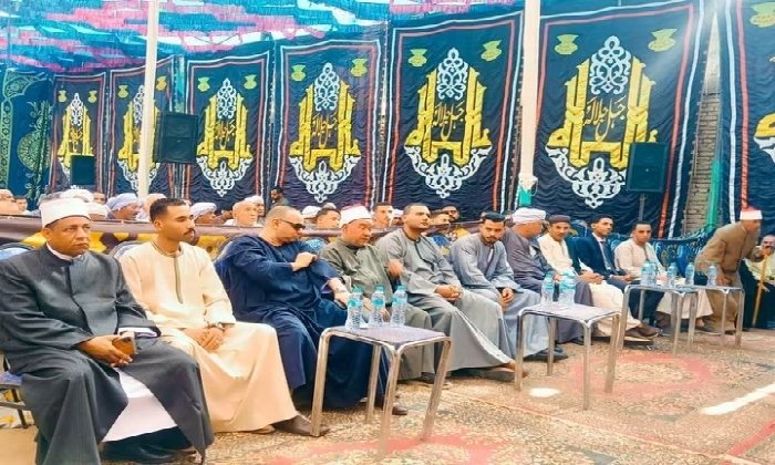 من الخصومة إلى المصافحة.. «القودة» تطوي عامين من النزاع بين عائلتين في نقادة