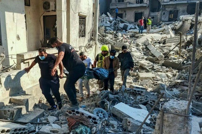 بينهم أطفال ونساء ومسعفون.. 27 شهيدا و69 مصابا في غارات إسرائيلية على جنوب لبنان