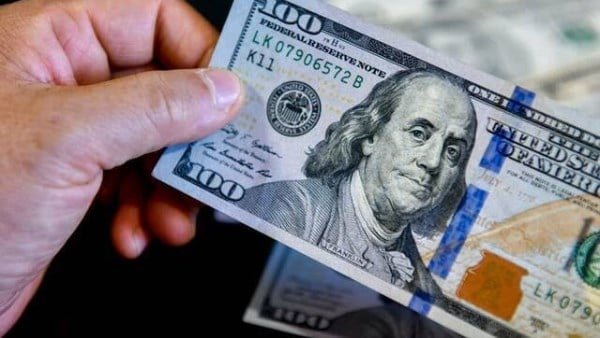 عاجل| سعر الدولار الآن بعد رفع الفيدرالي الأمريكي الفائدة 0.25%.. الأخضر يتجاوز 52 جنيهًا