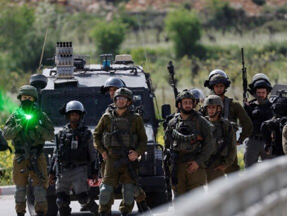 «الاحتلال» يحقق مع 3 من عناصر الشرطة الفلسطينية بعد توقيف إسرائيلي قرب بيتونيا