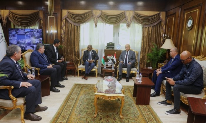 الهيئة العامة لميناء الإسكندرية تبحث مع وفد مدغشقر تعزيز التعاون مع ميناء توماسينا