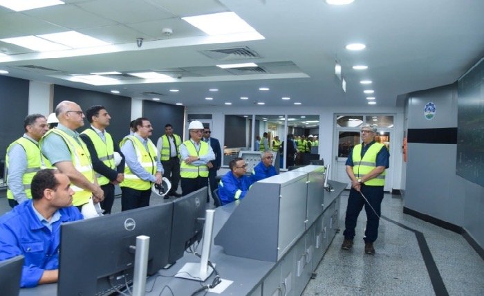 وزير الصناعة ومحافظ الإسكندرية يتفقدان مجمعات صناعية للأسمدة والمستلزمات الطبية