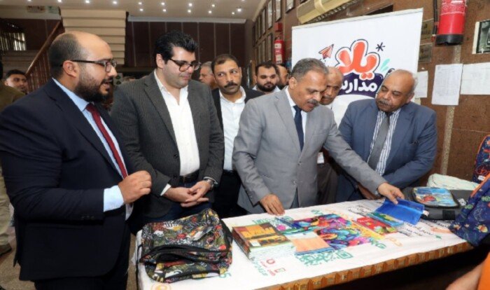 توزيع ٧٠٠ حقيبة مدرسية للأسر الأولى بالرعاية في الشرقية
