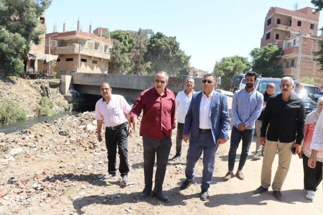 محافظ القليوبية يتفقد رفع نواتج تطهير مصرفي كفر شبين والدير العمومي