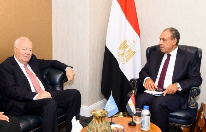 بدر عبد العاطي يبحث تعزيز الحوار بين الحضارات مع مسؤول أممي بارز