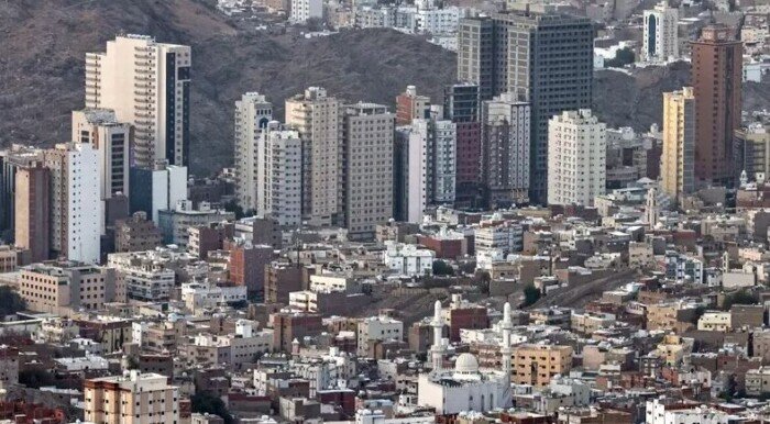 خبير علاقات دولية: توجيه مسيّرة نحو مكة المكرمة ينذر بتصعيد خطير في المنطقة