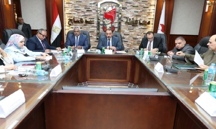 محافظ سوهاج يستعرض أعضاء الهيئة البرلمانية لمجلس النواب.. ويؤكد أهمية التنسيق لحل مشكلات المواطنين